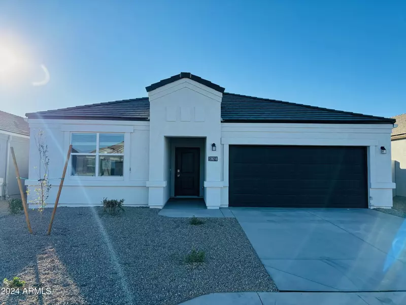 28218 N PLATINUM Drive, San Tan Valley, AZ 85143