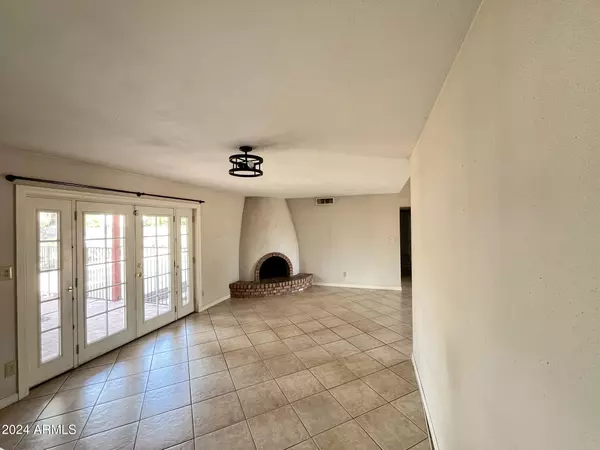 Scottsdale, AZ 85254,5018 E Larkspur Drive