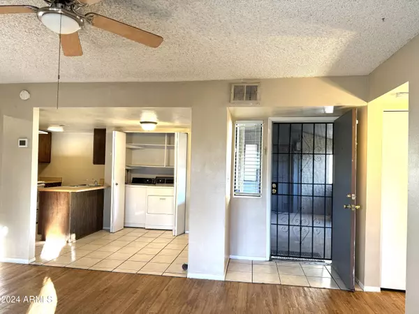 Mesa, AZ 85202,1730 W EMELITA Avenue #2035