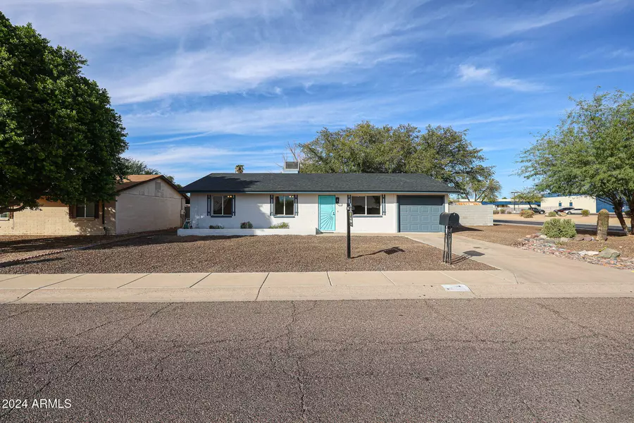 4352 E GROVERS Avenue, Phoenix, AZ 85032