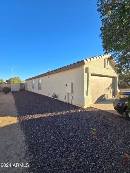 16280 W WOODLANDS Avenue, Goodyear, AZ 85338