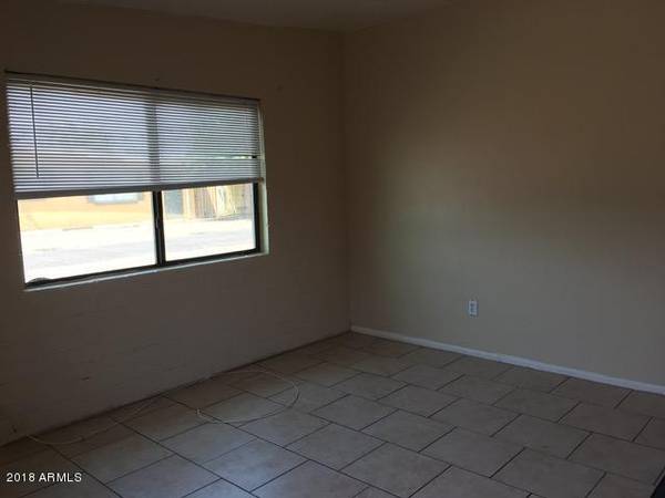 Glendale, AZ 85303,7106 N 68 Avenue #2