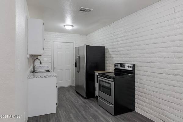 Phoenix, AZ 85009,3111 W Jefferson Street #1