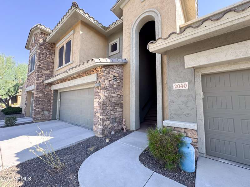 2425 W BRONCO BUTTE Trail #2040, Phoenix, AZ 85085