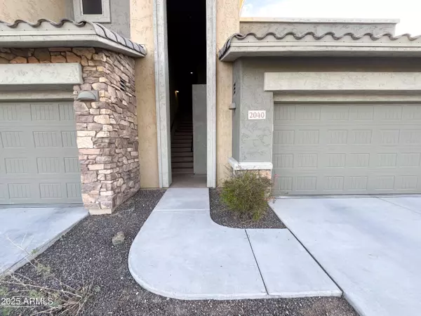 Phoenix, AZ 85085,2425 W BRONCO BUTTE Trail #2040