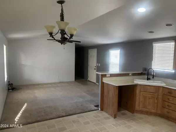 Mesa, AZ 85208,9431 E Coralbell Avenue #113