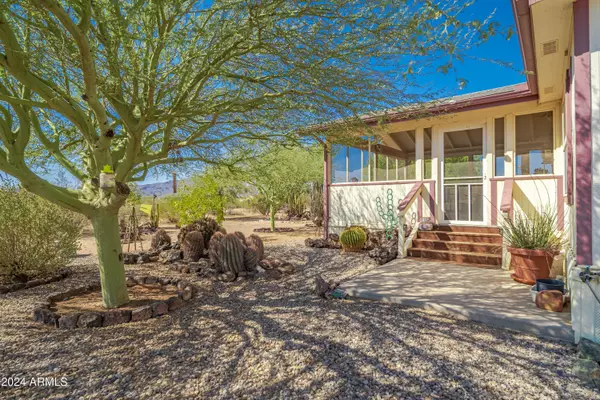 50910 W Long Rifle Road, Aguila, AZ 85320