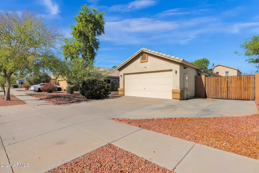 8148 W HAMMOND Lane, Phoenix, AZ 85043