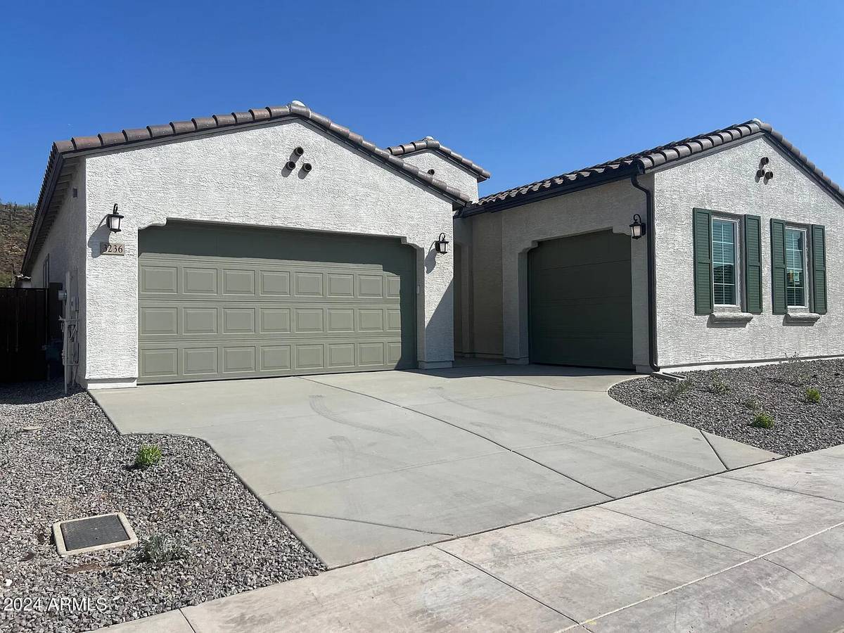 Phoenix, AZ 85083,3236 W Peak View Road #1