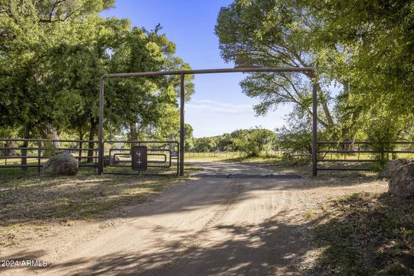 Skull Valley, AZ 86338,5500 S FOUR CROSS RANCH Road