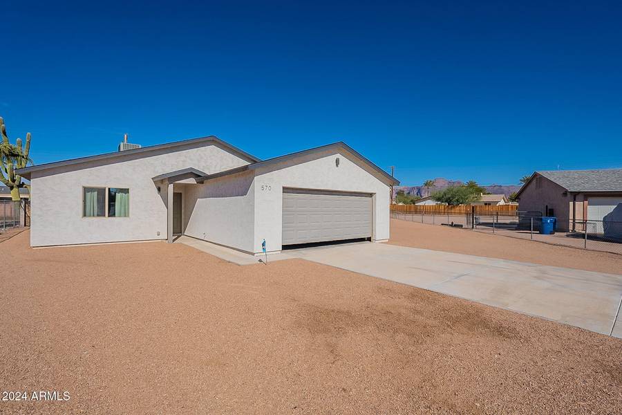 570 E FRED Avenue, Apache Junction, AZ 85119