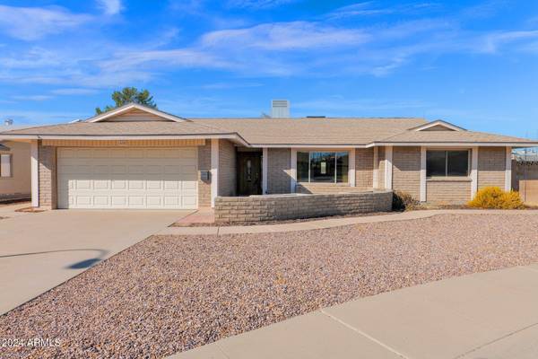 6742 S KENNETH Place, Tempe, AZ 85283