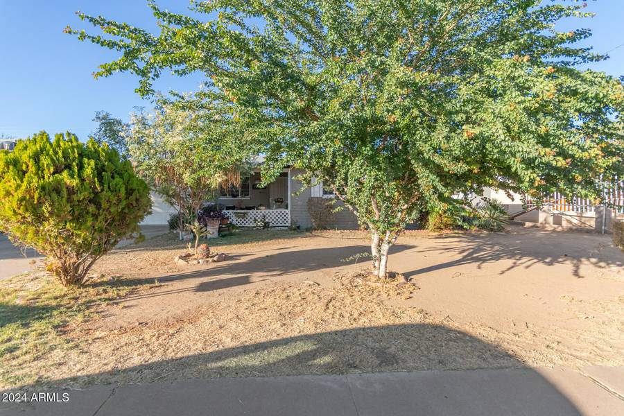 3320 W GLENN Drive, Phoenix, AZ 85051