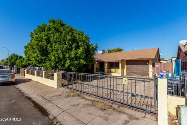 Phoenix, AZ 85033,7340 W GLENROSA Avenue