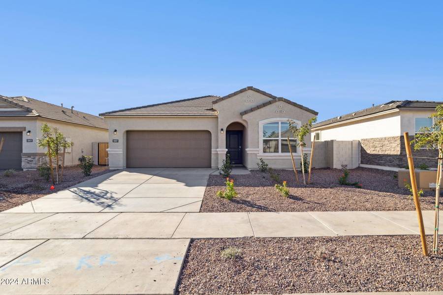 18427 W DESERT HOLLOW Drive, Surprise, AZ 85387