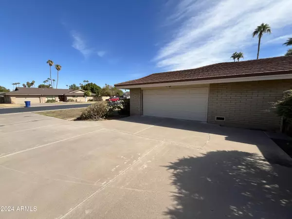 Tempe, AZ 85282,2033 E LAGUNA Drive