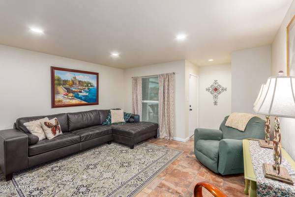 Phoenix, AZ 85020,1425 E DESERT COVE Avenue #35