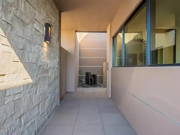 Scottsdale, AZ 85262,37200 N CAVE CREEK Road #1002