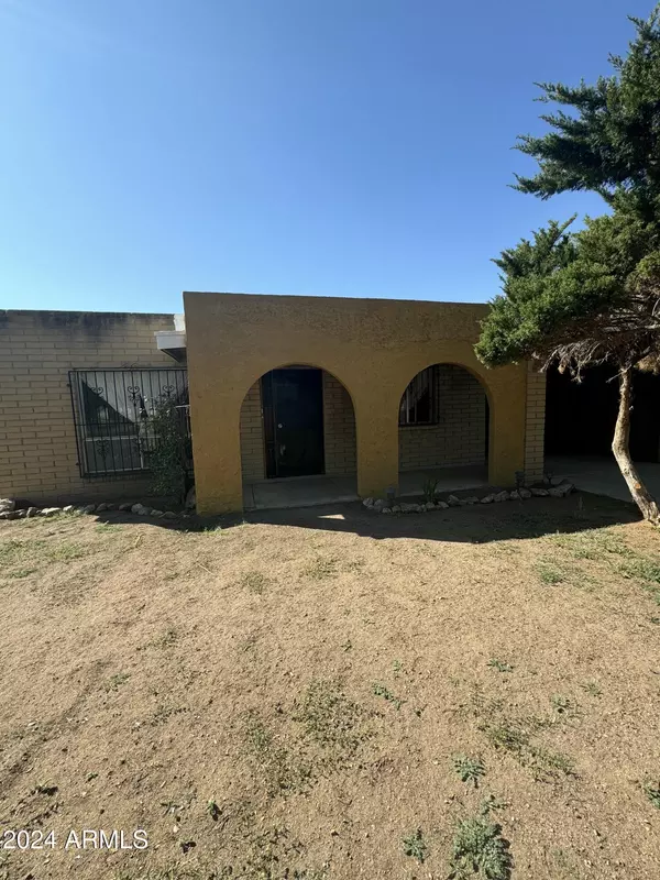 605 W GRACE Avenue, Pirtleville, AZ 85626