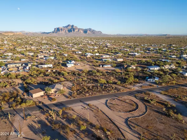 Apache Junction, AZ 85120,2633 N Main Drive #-