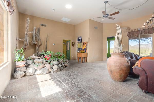 New River, AZ 85087,1904 E VENADO Drive