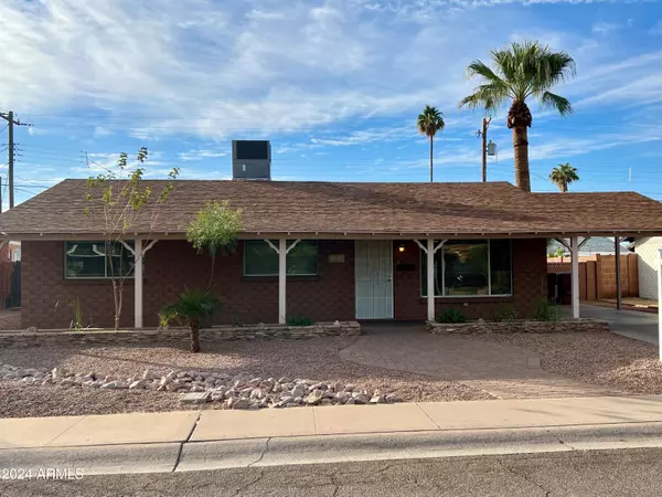 8137 E INDIANOLA Avenue, Scottsdale, AZ 85251