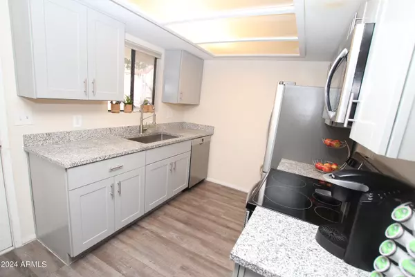 Phoenix, AZ 85051,3119 W COCHISE Drive #106