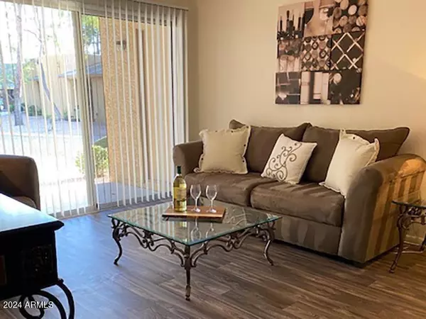 Mesa, AZ 85202,1360 W ISABELLA Avenue #1