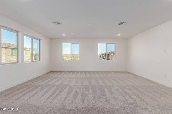 Phoenix, AZ 85085,2121 W SONORAN DESERT Drive #29