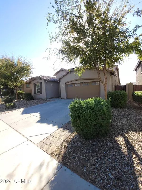 7583 W FETLOCK Trail, Peoria, AZ 85383