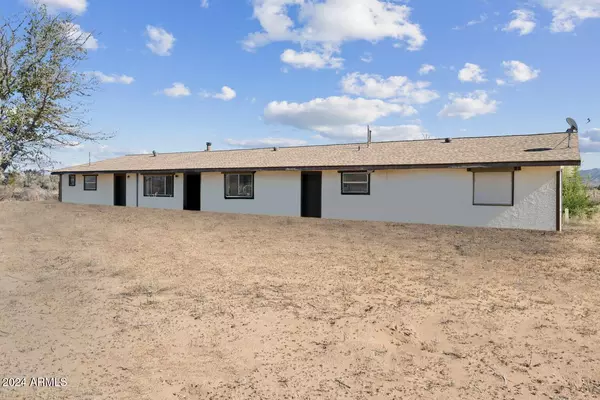 13067 S DOS CABEZAS Road, Pearce, AZ 85625