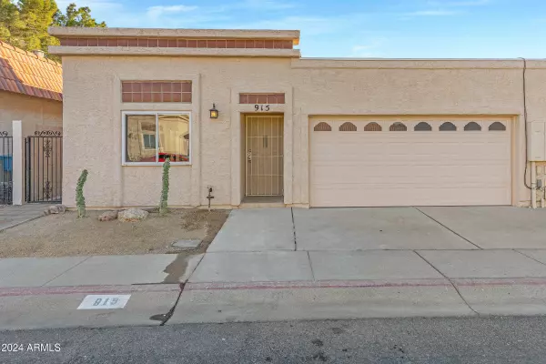 915 E CHARLESTON Avenue, Phoenix, AZ 85022