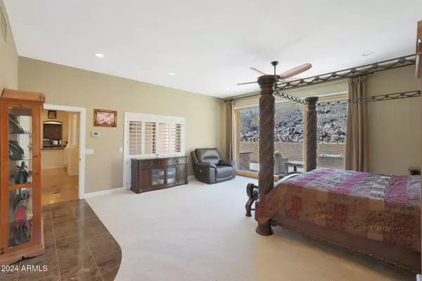 Phoenix, AZ 85023,1044 W INDIAN HILLS Place