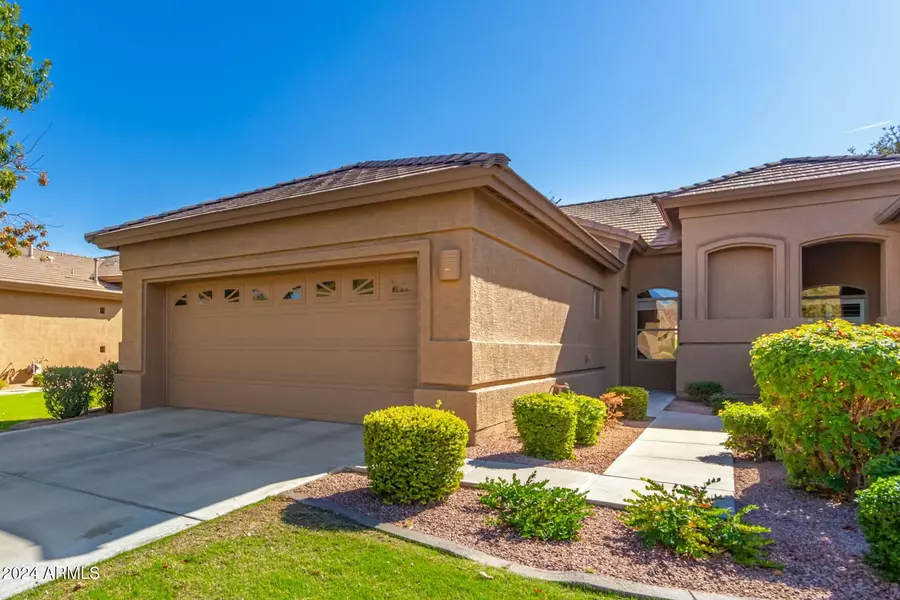 9625 E CHAMPAGNE Drive, Sun Lakes, AZ 85248