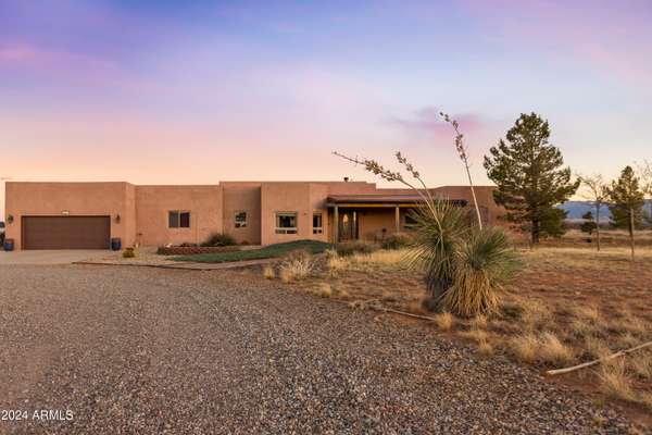 822 W DUST STORM Road, Huachuca City, AZ 85616