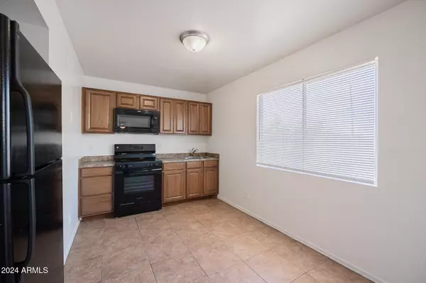 Phoenix, AZ 85040,2443 E MOBILE Lane #102