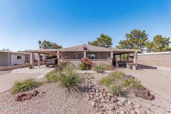 9024 E LAKEVIEW Drive, Sun Lakes, AZ 85248