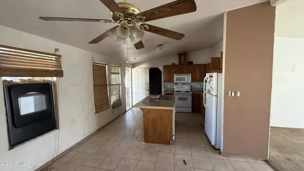 Avondale, AZ 85323,11206 W APACHE Street