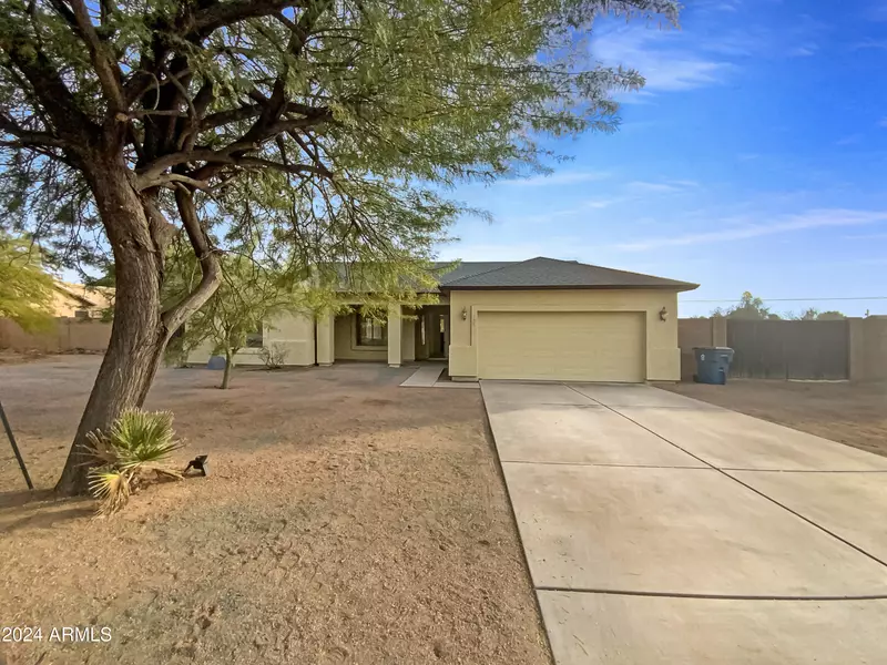 897 E NAVAJO Avenue, Apache Junction, AZ 85119