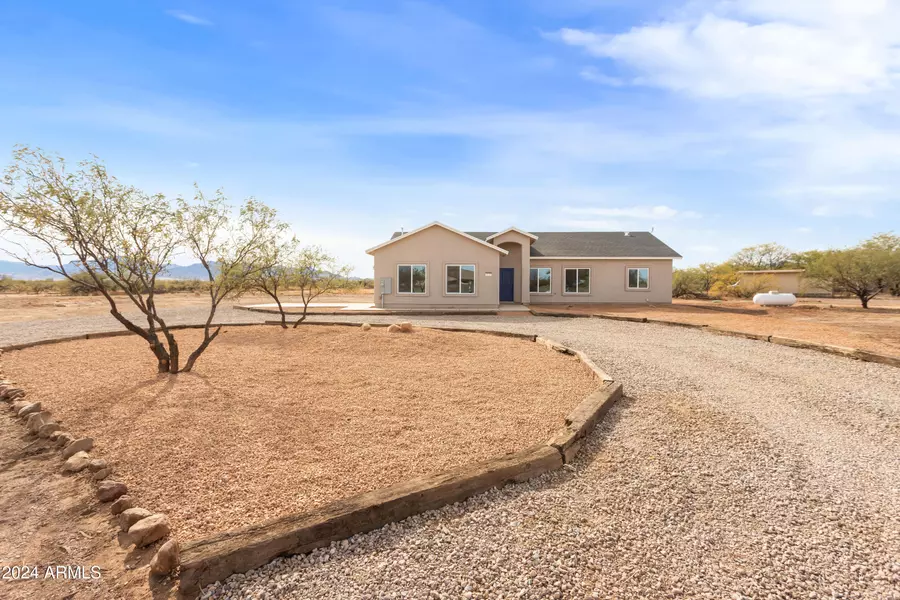 2113 S Ellie Way, Huachuca City, AZ 85616