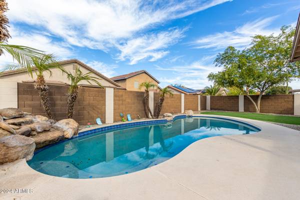 15016 W HONEYSUCKLE Lane, Surprise, AZ 85374