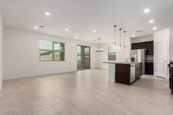 Tolleson, AZ 85353,8630 W ALBENIZ Place