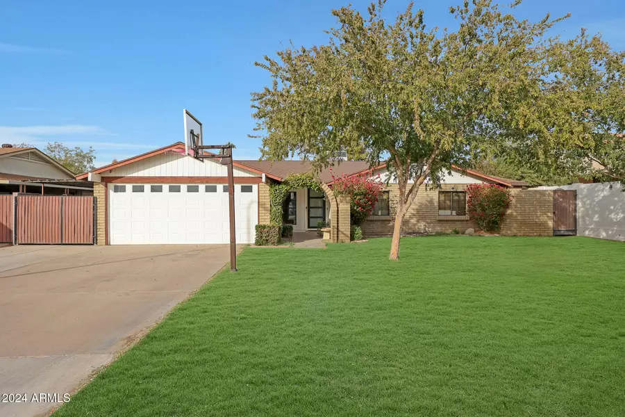 5702 W ROYAL PALM Road, Glendale, AZ 85302