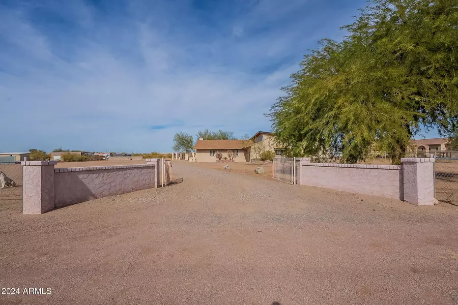 1552 E RANCH Road, San Tan Valley, AZ 85140