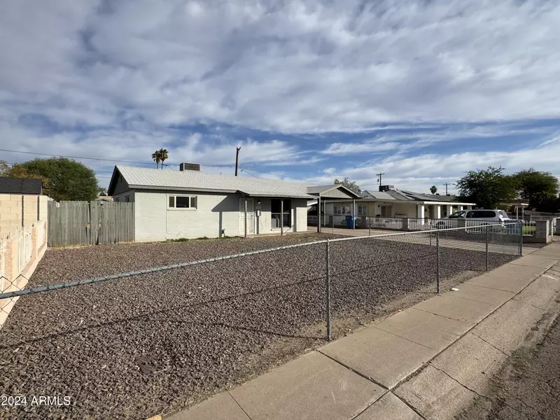 3016 W GLENROSA Avenue, Phoenix, AZ 85017