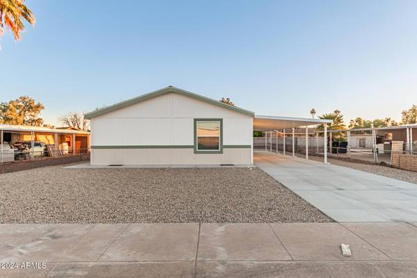 Chandler, AZ 85225,825 W Calle Del Norte --