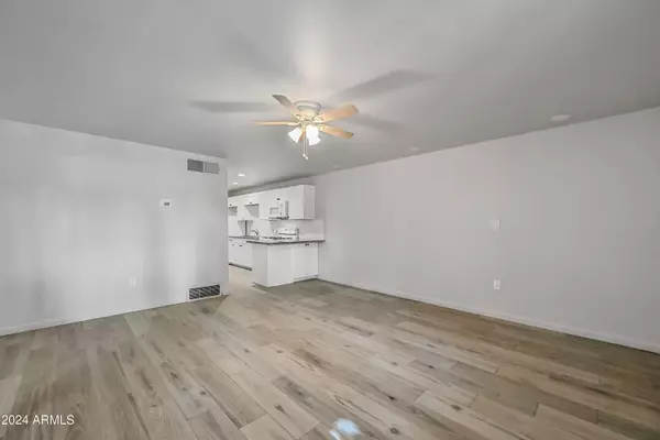 Mesa, AZ 85201,430 W 3RD Street #11