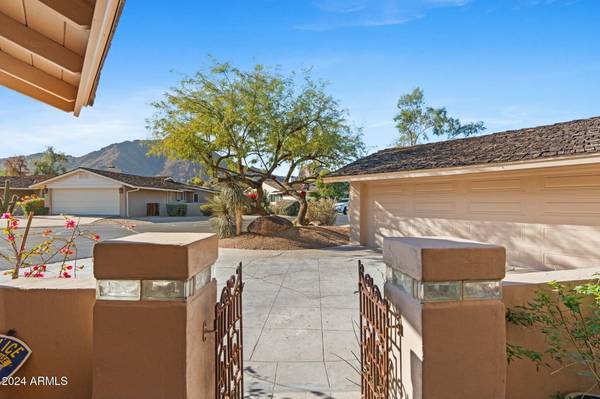 Paradise Valley, AZ 85253,5635 E LINCOLN Drive #8