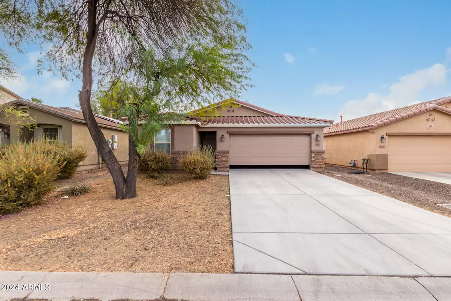 975 E DANIELLA Drive, San Tan Valley, AZ 85140