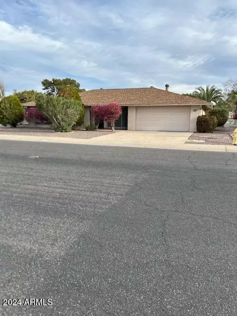 15801 N LAKEFOREST Drive, Sun City, AZ 85351